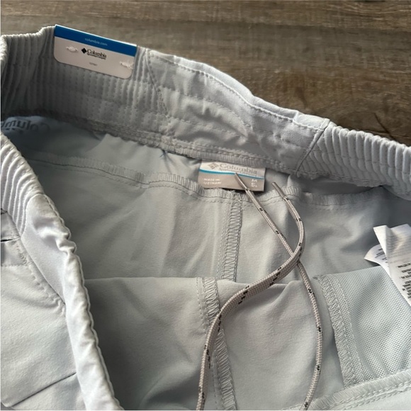 NWT Womens Columbia PFG Court Shorts in light grey Size M - Picture 4 of 7
